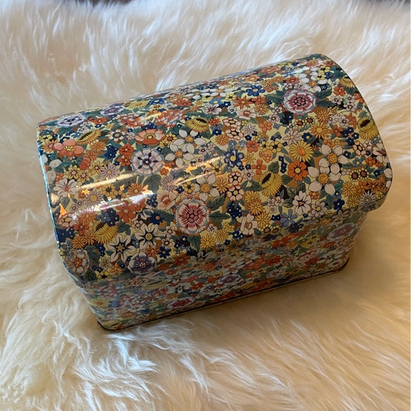Vintage Other - Vintage Daher floral tin ~ England